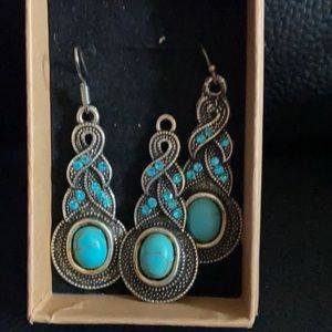 11 Jewelry items bundled